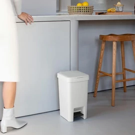 Brabantia StepUp műanyag pedálos szemetes 25 literes, fehér - 800207